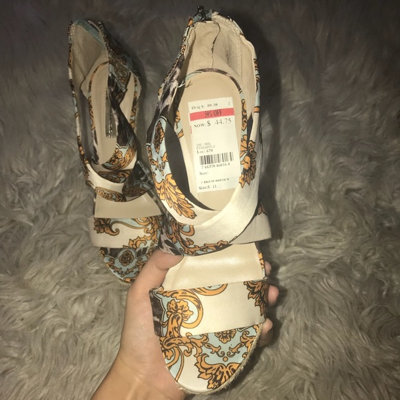 Printed Wedges for Spring - Picture 3 of 3